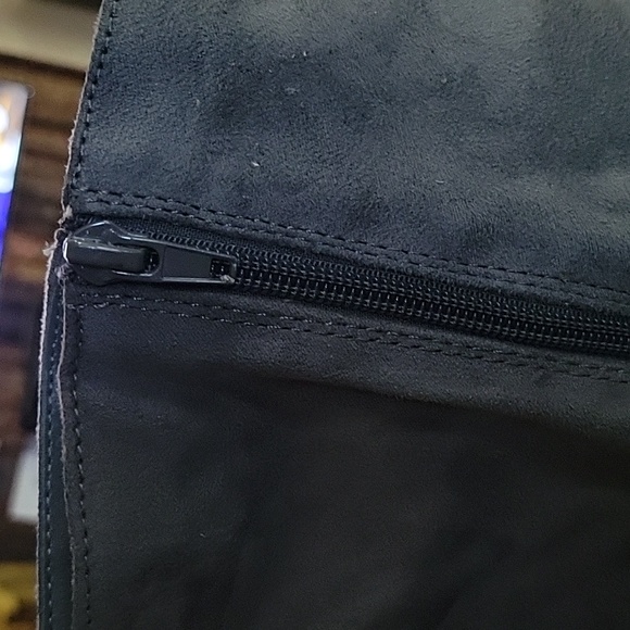 New size 6 gray suede knee high boot 👢 - Picture 4 of 5